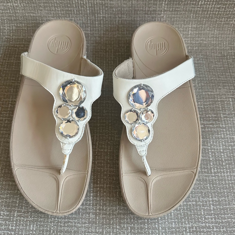 FitFlop Lulu Crystal Embellished Thong Sandals Size 7 Beige Comfort Flip Flops